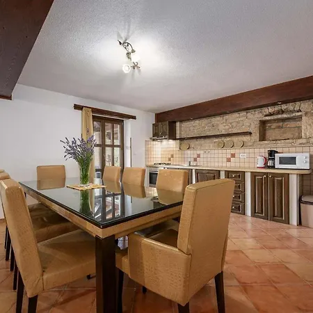 Nyaraló Villa Radetici *